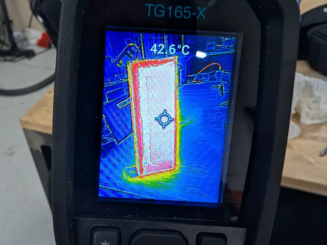 Thermal-camera image of a module, with the hottest reading at 42.6 °C